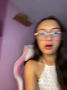Snapshot of MoonLitDoll chatting on July 2026 09:32:02 PM MoonLitDoll online show from July 2026 09:32:02 PM