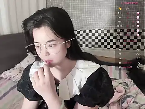 Lili-0521 online show from June 2026 05:51:01 PM