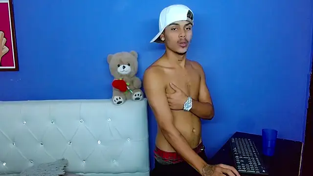 Snapshot of Angel_foxc13 chatting on June 2026 04:43:02 AM Angel foxc13 online show from June 2026 04:43:02 AM