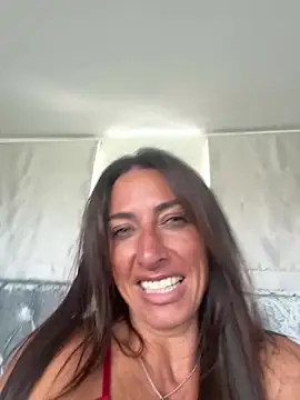 Snapshot of AdrienneLux chatting on June 2026 03:22:01 PM AdrienneLux online show from June 2026 03:22:01 PM