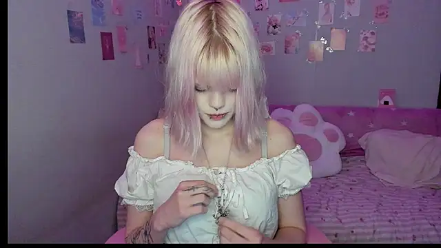Snapshot of VelvetAlice chatting on July 2026 08:55:01 PM VelvetAlice online show from July 2026 08:55:01 PM