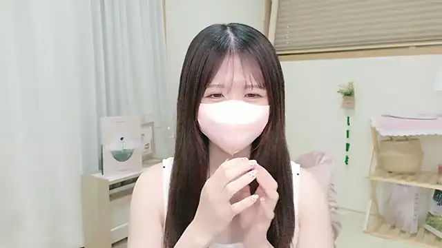 Snapshot of Yuinyaaa chatting on June 2026 07:32:01 AM Yuinyaaa online show from June 2026 07:32:01 AM