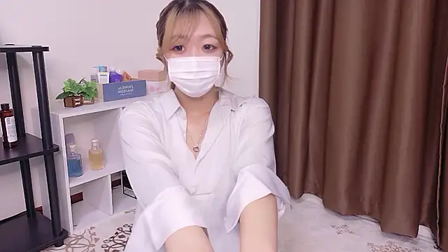 Snapshot of Riona_H chatting on June 2026 11:35:01 AM Riona H online show from June 2026 11:35:01 AM