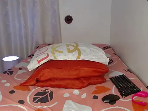 ZoeTracy online show from July 2026 06:16:02 AM