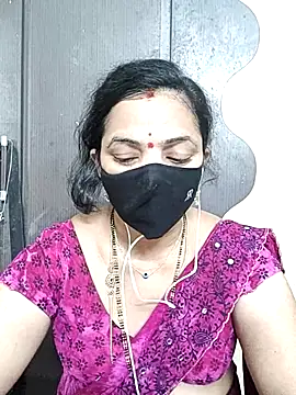 Snapshot of Leela_555 chatting on July 2026 01:07:02 AM Leela 555 online show from July 2026 01:07:02 AM