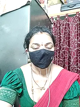 Snapshot of Leela_555 chatting on July 2026 11:18:02 PM Leela 555 online show from July 2026 11:18:02 PM