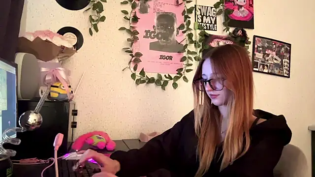 Snapshot of Sunshine_Kira chatting on May 2026 01:30:01 PM Sunshine Kira online show from May 2026 01:30:01 PM