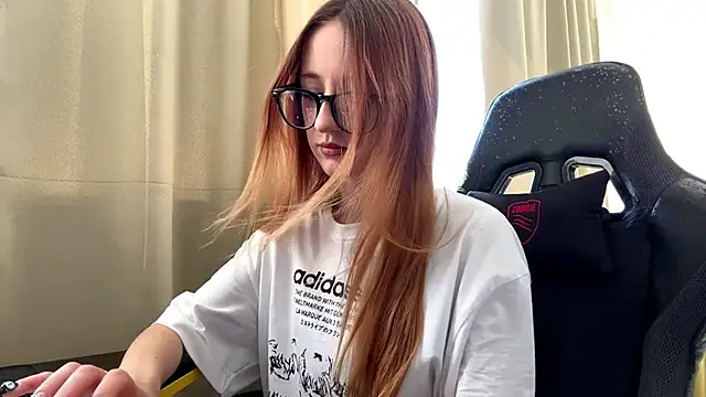 Snapshot of Sunshine_Kira chatting on May 2026 07:15:02 AM Sunshine Kira online show from May 2026 07:15:02 AM