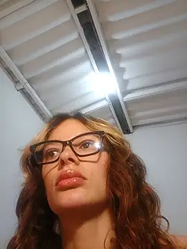 Snapshot of karenarango chatting on June 2026 08:24:02 AM karenarango online show from June 2026 08:24:02 AM