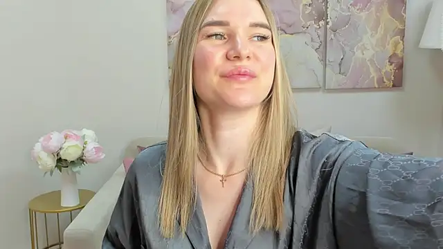 RoxyReignn online show from June 2026 12:32:02 AM