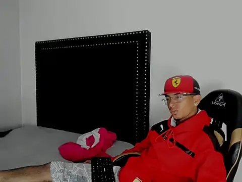 LoganNRose online show from July 2026 02:47:01 AM