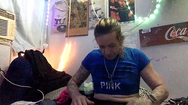 Snapshot of VanillaSnowcones chatting on June 2026 03:24:02 AM VanillaSnowcones online show from June 2026 03:24:02 AM