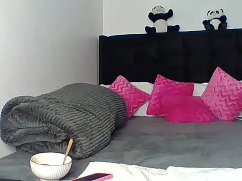 Snapshot of prettytinashe chatting on June 2026 02:47:01 AM prettytinashe online show from June 2026 02:47:01 AM