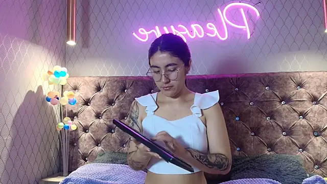 Snapshot of AntonellaRosex chatting on June 2026 11:34:01 AM AntonellaRosex online show from June 2026 11:34:01 AM