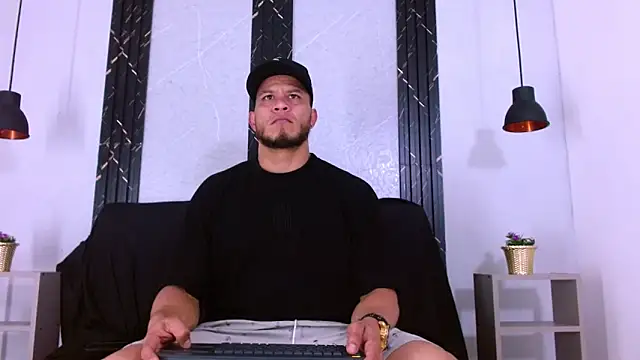 Maximiliano Stronge online show from June 2026 07:51:02 PM