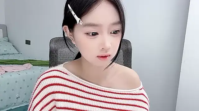 Snapshot of Yoyo33355 chatting on June 2026 03:51:01 AM Yoyo33355 online show from June 2026 03:51:01 AM