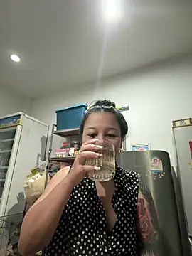 Snapshot of LINDA_HD chatting on May 2026 03:54:01 PM LINDA HD online show from May 2026 03:54:01 PM