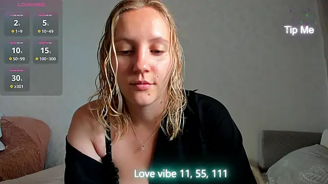 Snapshot of Ann_first_kiss chatting on July 2026 01:04:02 AM Ann first kiss online show from July 2026 01:04:02 AM