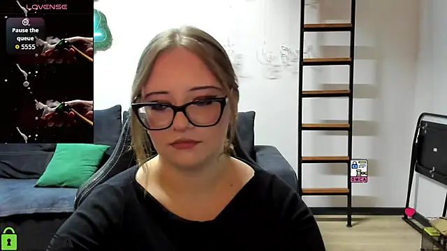 Snapshot of JuliNy_x chatting on June 2026 02:33:01 PM JuliNy x online show from June 2026 02:33:01 PM