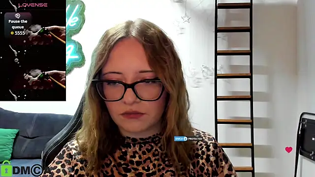 Snapshot of JuliNy_x chatting on June 2026 12:54:02 PM JuliNy x online show from June 2026 12:54:02 PM