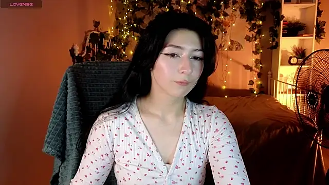 Snapshot of Vanessa_LimX chatting on June 2026 01:06:02 PM Vanessa LimX online show from June 2026 01:06:02 PM
