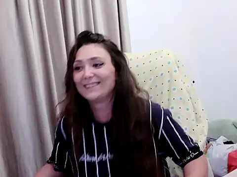 Snapshot of Lola_Creolla chatting on June 2026 05:23:01 PM Lola Creolla online show from June 2026 05:23:01 PM