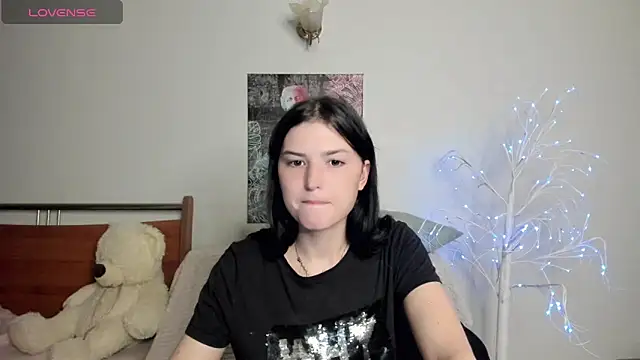 Snapshot of Kira_Devi chatting on May 2026 07:11:02 PM Kira Devi online show from May 2026 07:11:02 PM