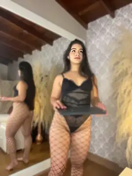 Snapshot of Amel_Rosse chatting on June 2026 03:23:01 PM Amel Rosse online show from June 2026 03:23:01 PM