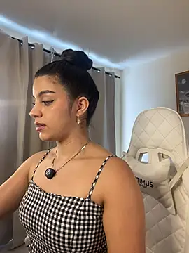 Amel Rosse online show from July 2026 02:35:02 PM