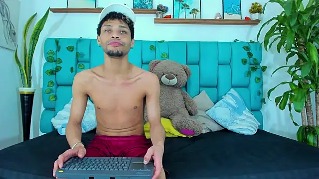 Snapshot of STRANGER_BOYS chatting on July 2026 05:31:01 PM STRANGER BOYS online show from July 2026 05:31:01 PM