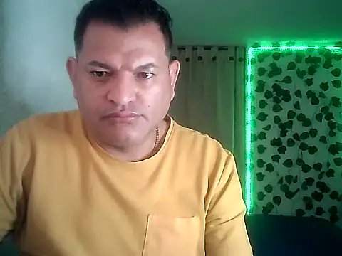 Snapshot of Alessandro-luxe chatting on June 2026 05:34:02 PM Alessandro-luxe online show from June 2026 05:34:02 PM