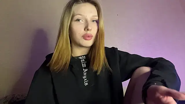 Snapshot of xXMelanieseXx chatting on July 2026 06:24:02 PM xXMelanieseXx online show from July 2026 06:24:02 PM