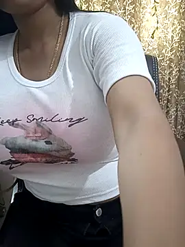 Snapshot of Moonlight-Babe chatting on August 2026 08:02:02 AM Moonlight-Babe online show from August 2026 08:02:02 AM
