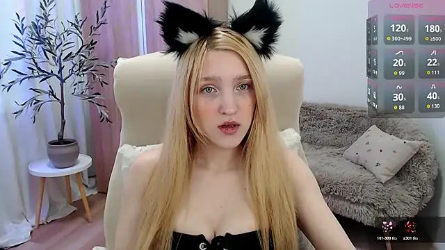 Snapshot of Letty_Pearl chatting on June 2026 07:42:01 AM Letty Pearl online show from June 2026 07:42:01 AM