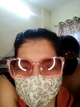 Snapshot of Desii_Couple69 chatting on May 2026 08:34:02 AM Desii Couple69 online show from May 2026 08:34:02 AM