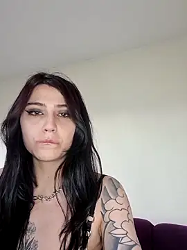 alynnafem online show from June 2026 10:47:02 PM