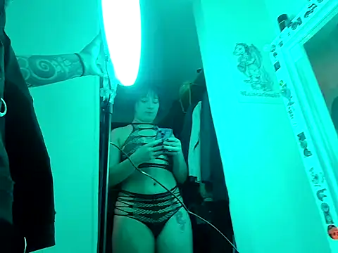 alynnafem online show from July 2026 06:28:01 PM