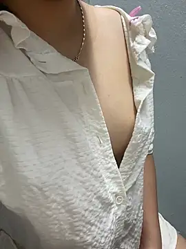 Ellie18 online show from June 2026 03:18:01 PM