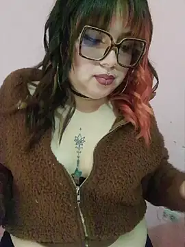 Snapshot of curvy_latina chatting on August 2026 06:44:01 PM curvy latina online show from August 2026 06:44:01 PM