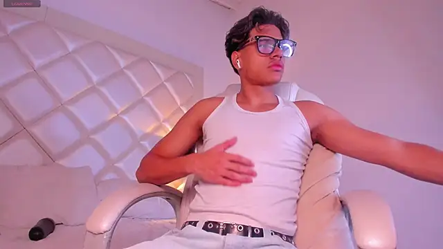 MarcoDeluxxe online show from June 2026 11:47:01 AM