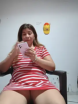 Snapshot of fire_mommy chatting on July 2026 11:41:02 PM fire mommy online show from July 2026 11:41:02 PM