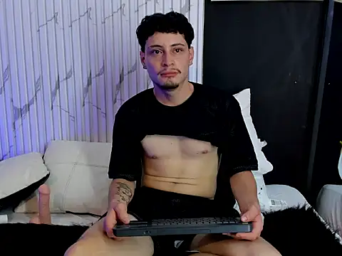 Snapshot of Alexlux1 chatting on June 2026 08:47:02 PM Alexlux1 online show from June 2026 08:47:02 PM