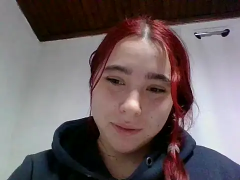 Snapshot of Annisofi000 chatting on June 2026 01:28:02 AM Annisofi000 online show from June 2026 01:28:02 AM