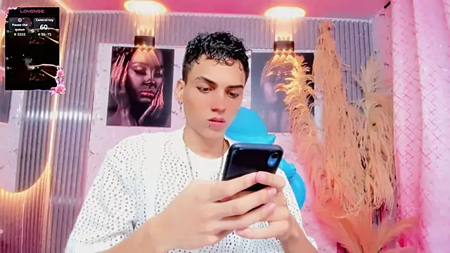 Snapshot of latino_boyy_ chatting on June 2026 01:54:01 AM latino boyy online show from June 2026 01:54:01 AM
