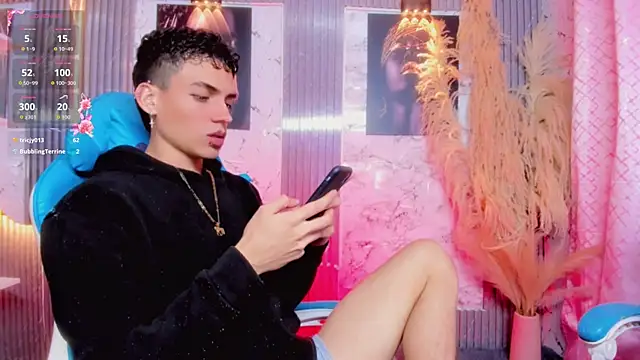 Snapshot of latino_boyy_ chatting on June 2026 01:59:01 PM latino boyy online show from June 2026 01:59:01 PM