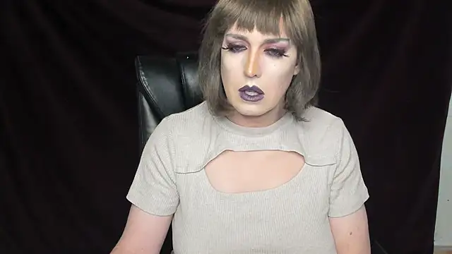 Snapshot of Danielle_tv33 chatting on February 2025 07:06:02 PM Danielle tv33 online show from February 2025 07:06:02 PM