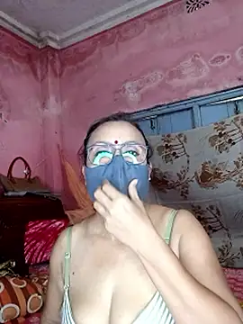 Snapshot of MoonLusty chatting on June 2026 06:15:02 AM MoonLusty online show from June 2026 06:15:02 AM