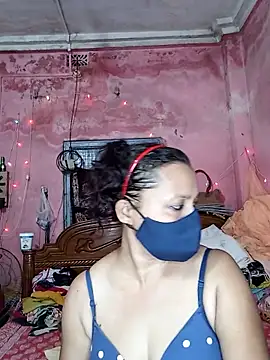 Snapshot of MoonLusty chatting on June 2026 02:33:01 PM MoonLusty online show from June 2026 02:33:01 PM