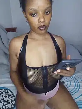 Snapshot of creamiequeen chatting on June 2026 08:32:02 PM creamiequeen online show from June 2026 08:32:02 PM