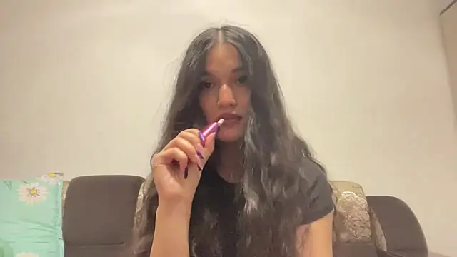 Snapshot of LisetteParajon chatting on June 2026 05:04:01 PM LisetteParajon online show from June 2026 05:04:01 PM